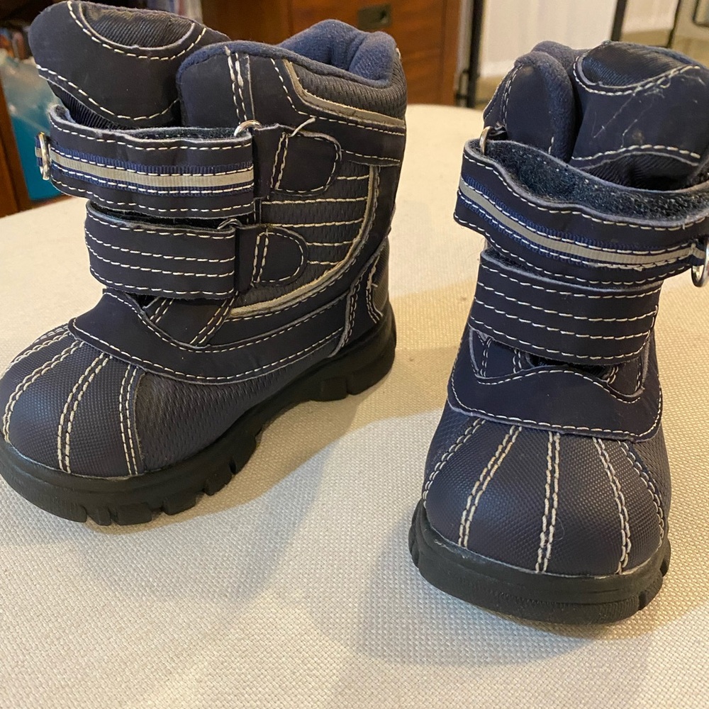 Boy winter boot